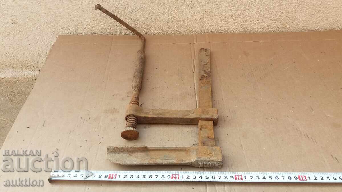 OLD CARPENTER'S VISE WITH MARKING - 6 OLD CARPENTER'S VISE WITH MARKING - 6