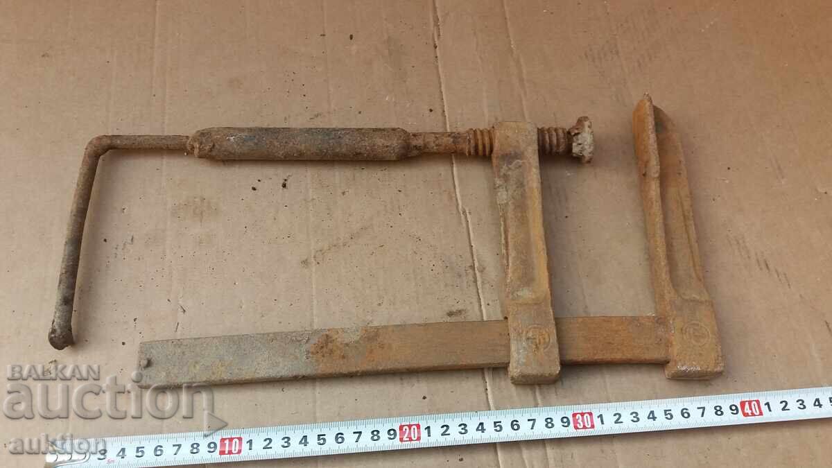 OLD CARPENTER'S VISE WITH MARKING OLD CARPENTER'S VISE WITH MARKING