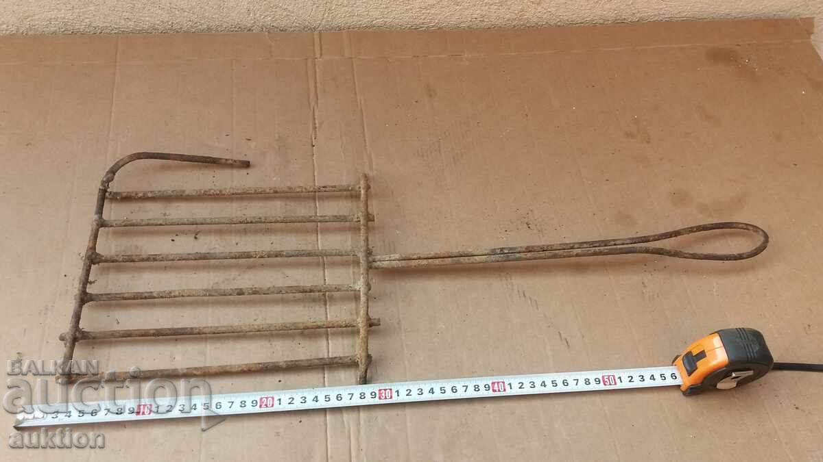 OLD METAL MOVABLE GRILL with price 5.99 BGN | € 3.06 OLD METAL MOVABLE GRILL with price 5.99 BGN | € 3.06