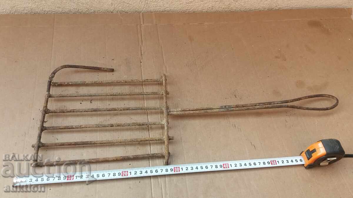 OLD METAL MOVABLE GRILL - 6 OLD METAL MOVABLE GRILL - 6