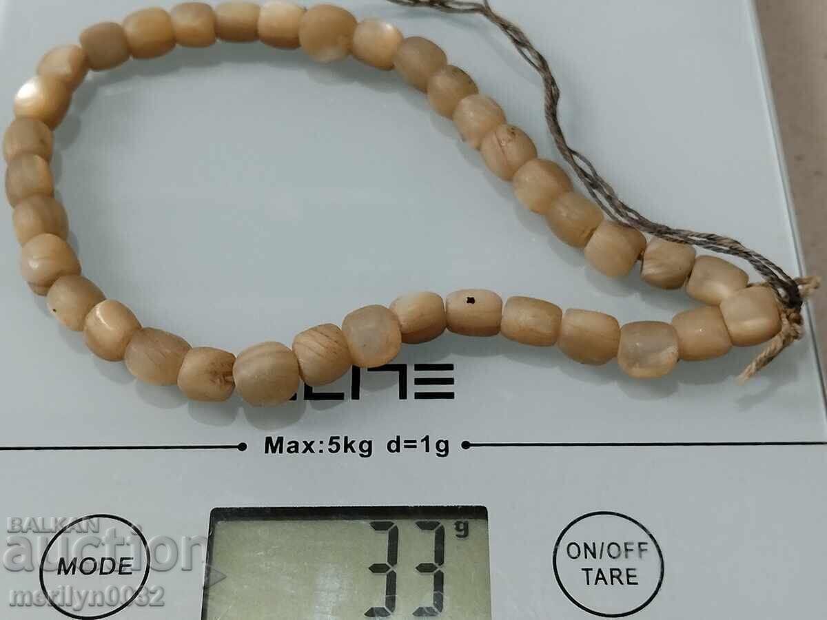 Старинна Възрожденска божигробска броеница от седеф с цена 136.00 лв. | € 69.54 Старинна Възрожденска божигробска броеница от седеф с цена 136.00 лв. | € 69.54