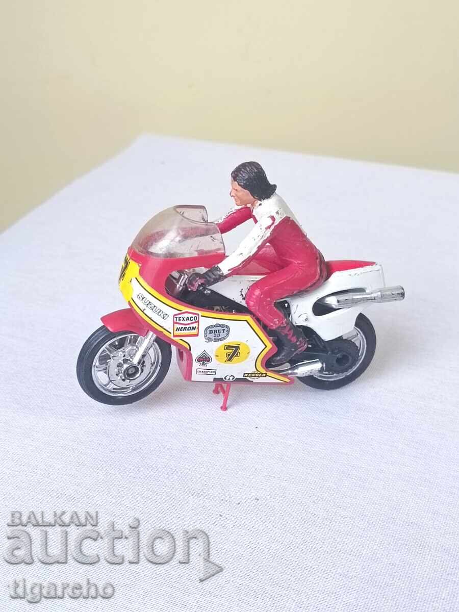 Παιχνίδι μοτοσυκλέτα σπιρτόκουτο με τιμή 30.00 BGN | € 15.34 Παιχνίδι μοτοσυκλέτα σπιρτόκουτο με τιμή 30.00 BGN | € 15.34