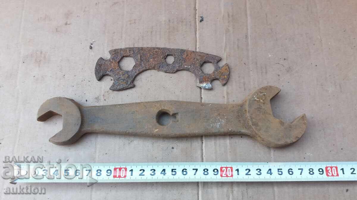 MASSIVE MILITARY KEYS - 5 MASSIVE MILITARY KEYS - 5