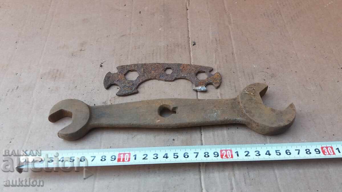 MASSIVE MILITARY KEYS - 6 MASSIVE MILITARY KEYS - 6