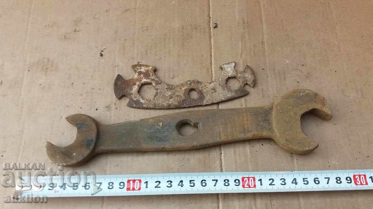 MASSIVE MILITARY KEYS - 7 MASSIVE MILITARY KEYS - 7