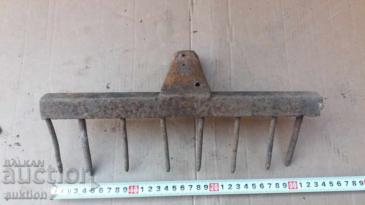 OLD MASSIVE RAKE with price 6.99 BGN | € 3.57 OLD MASSIVE RAKE with price 6.99 BGN | € 3.57