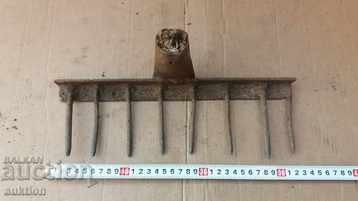 OLD MASSIVE RAKE - 7 OLD MASSIVE RAKE - 7