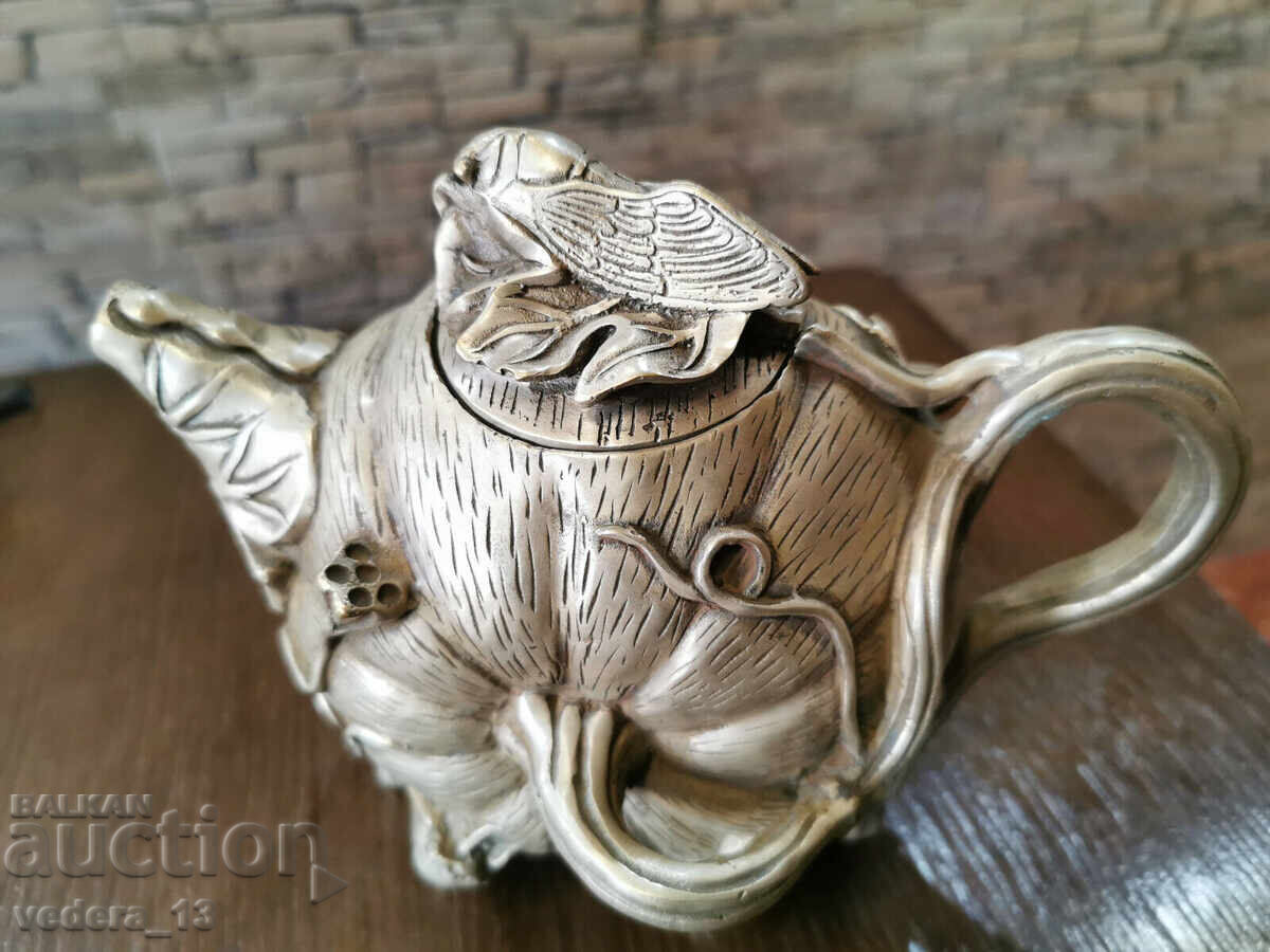 ulcior vechi tibetan de argint cu preț 550.00 BGN | € 281.21