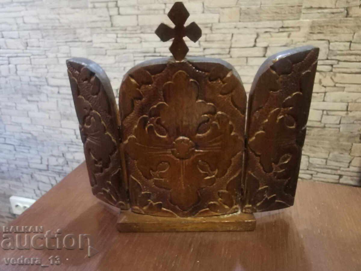 Auction  hand-carved old triptych