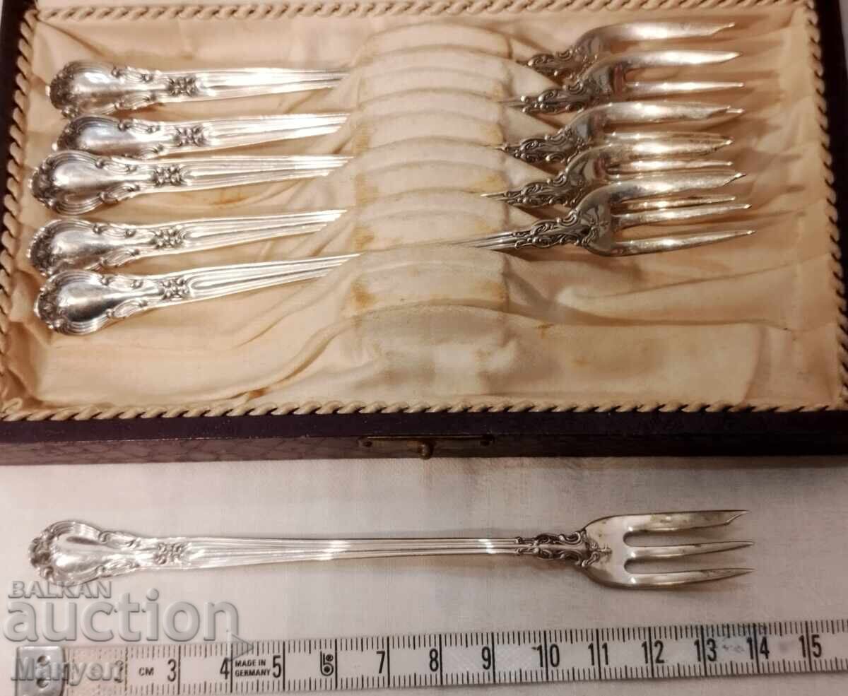 I am selling a set of old silver oyster cutlery. - 5 I am selling a set of old silver oyster cutlery. - 5