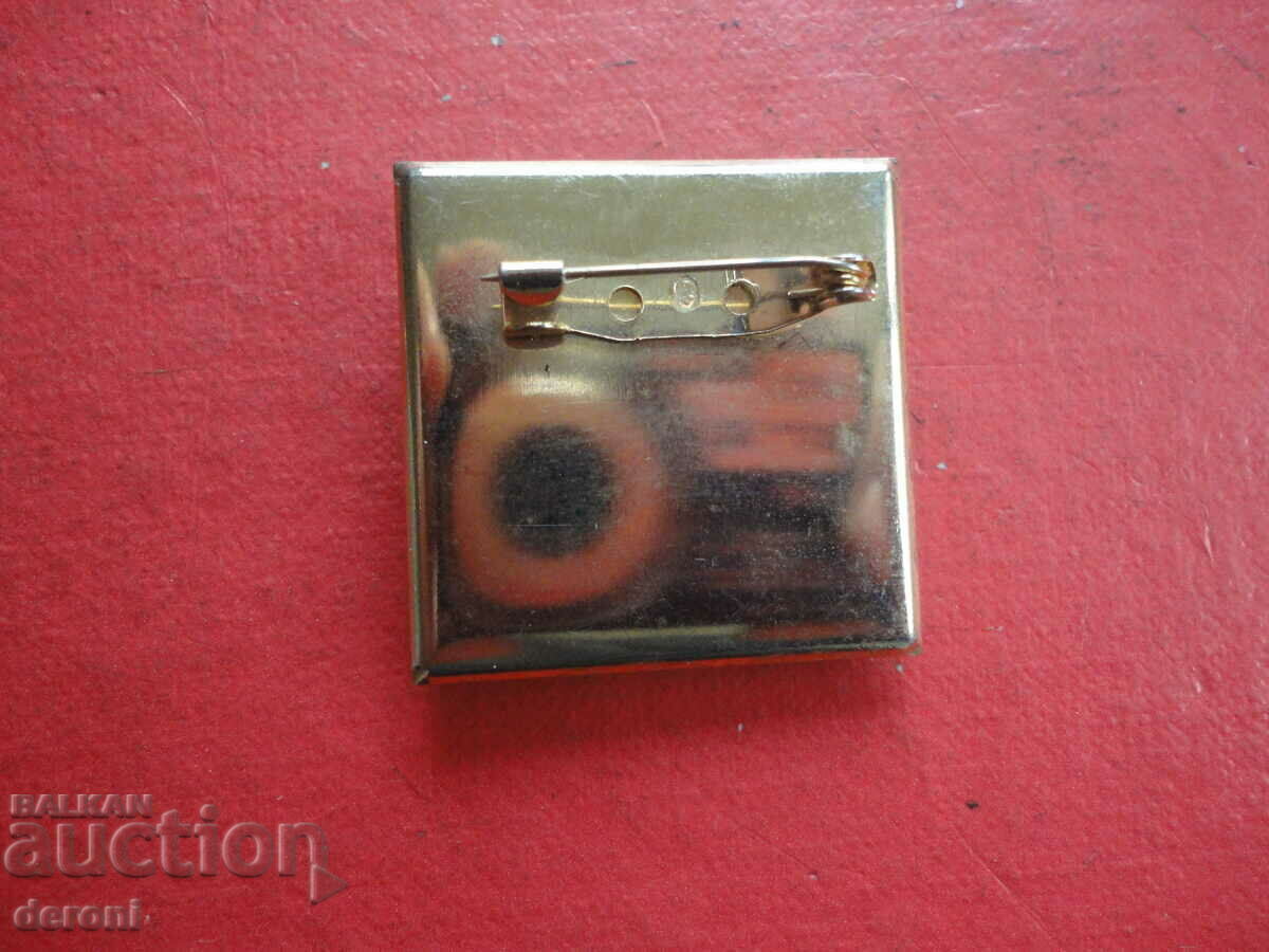 Δημοπρασία Μια υπέροχη καρφίτσα τέχνης με πέτρες Δημοπρασία Μια υπέροχη καρφίτσα τέχνης με πέτρες