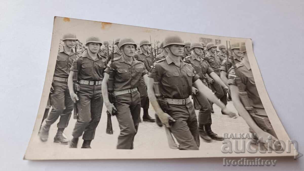 Photo Marching Soldiers Photo Marching Soldiers