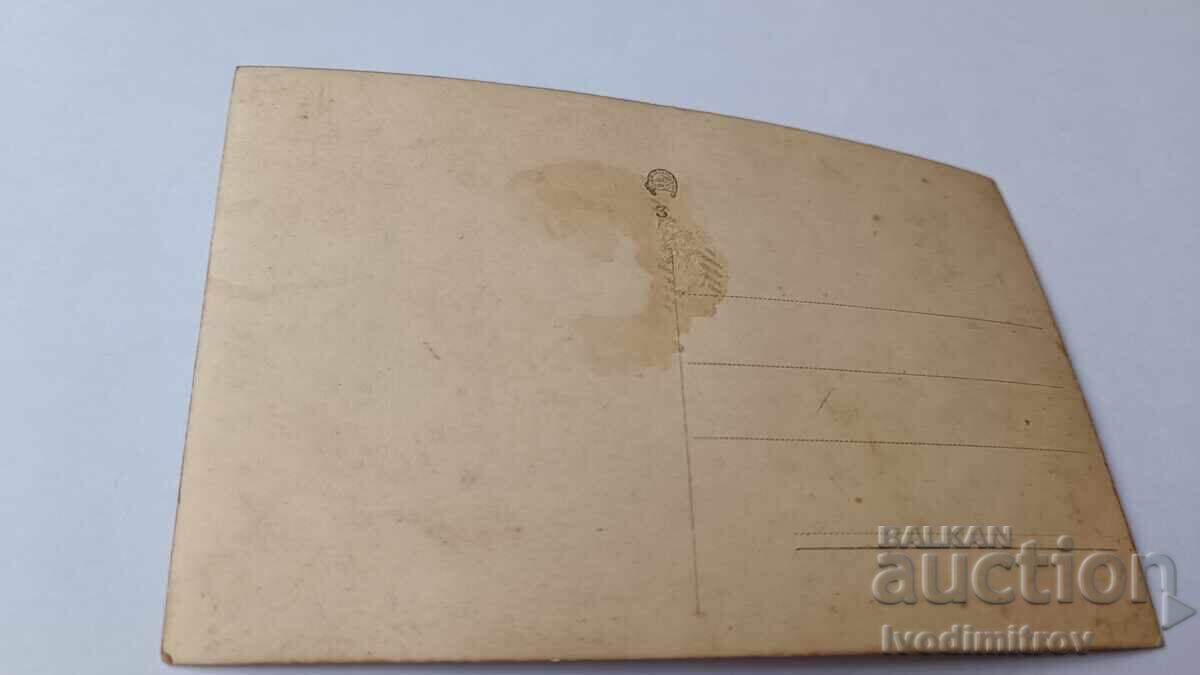 Φωτογραφία Άνδρες σε χωράφι φυτεμένο με λάχανο με τιμή 2.45 BGN | € 1.25