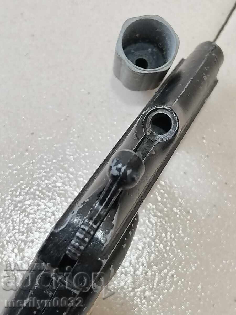 Auction  Flare gun also fires rockets Greece