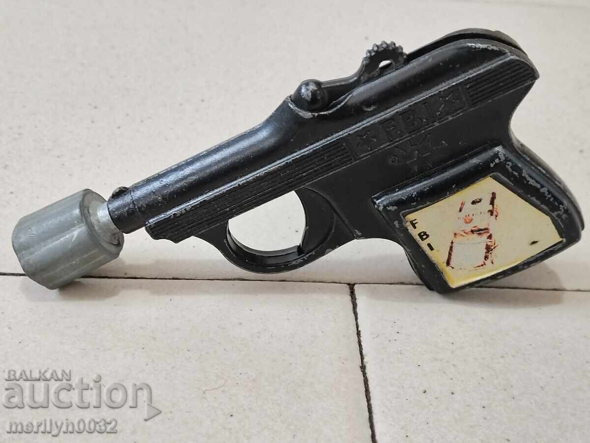 Delivery of Flare gun also fires rockets Greece