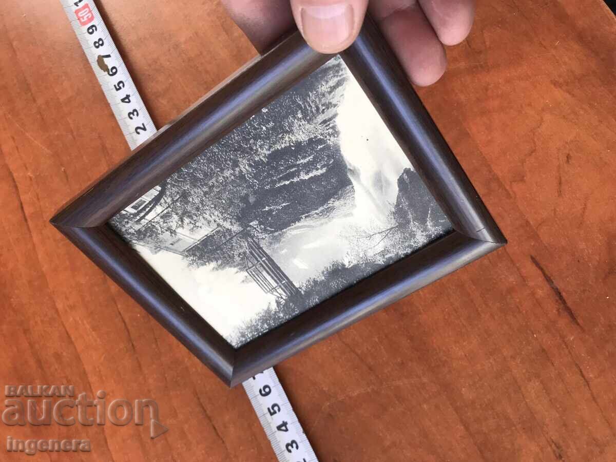 CARD ÎN RAMĂ DE PERETE cu preț 8.00 BGN | € 4.09 CARD ÎN RAMĂ DE PERETE cu preț 8.00 BGN | € 4.09