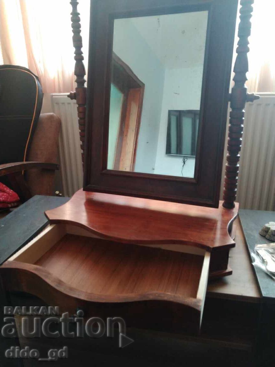 Livrarea Oglinda de toaleta retro cu sertar Livrarea Oglinda de toaleta retro cu sertar