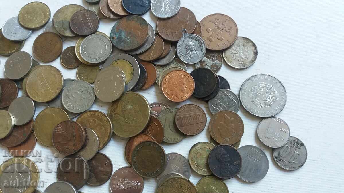 100 FOREIGN COINS FROM AROUND THE WORLD - 5 100 FOREIGN COINS FROM AROUND THE WORLD - 5