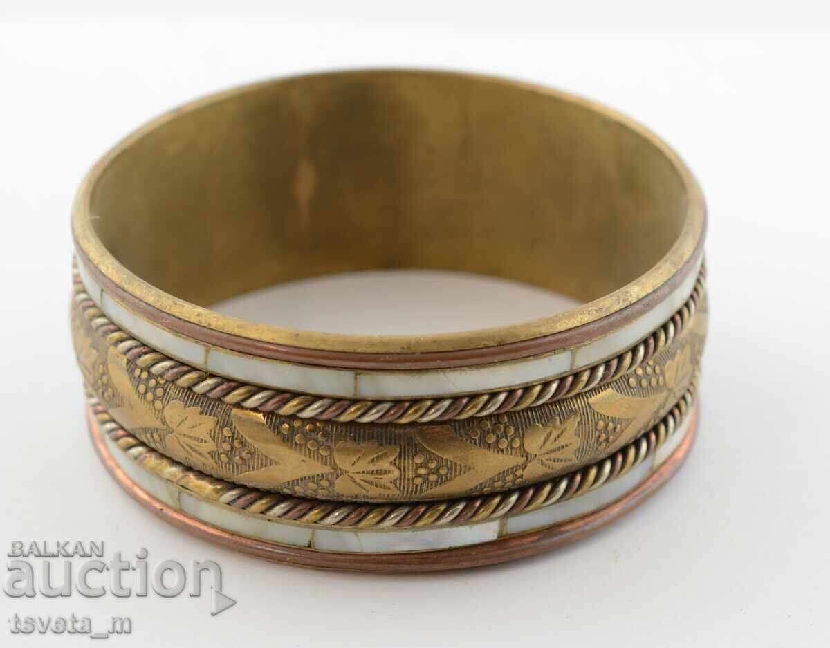 Bratara dama, bronz si sidef cu preț 15.00 BGN | € 7.67 Bratara dama, bronz si sidef cu preț 15.00 BGN | € 7.67