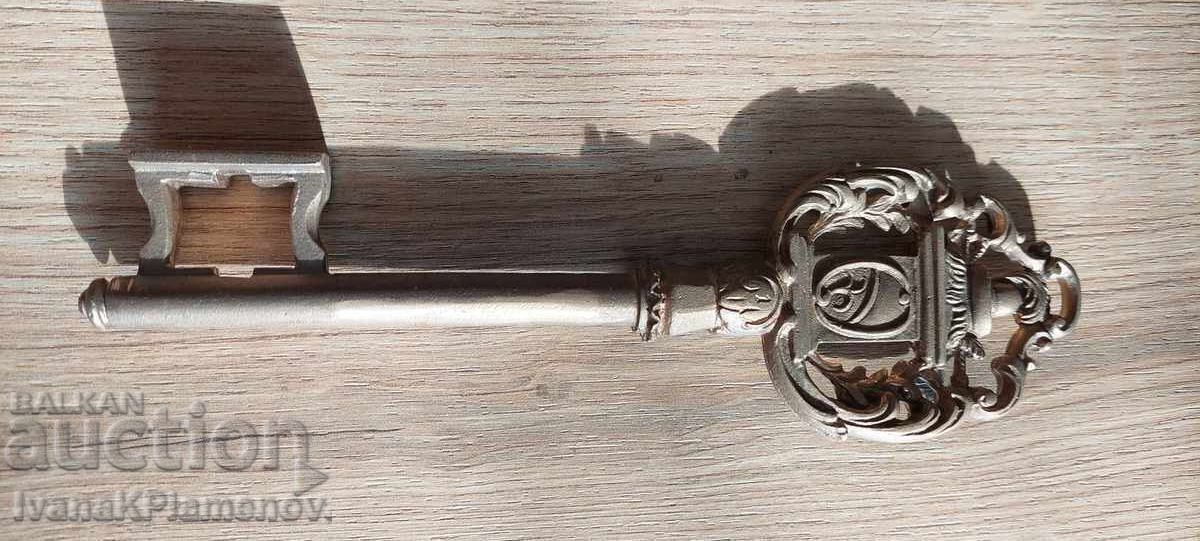 Key bronze massive symbol of Zurich for connoisseurs with price 30.00 BGN | € 15.34