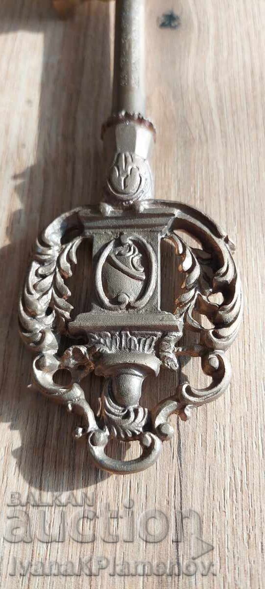 Delivery of Key bronze massive symbol of Zurich for connoisseurs