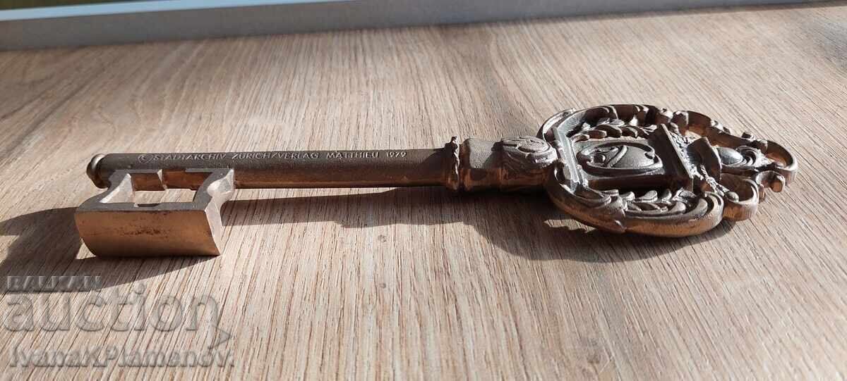 Cheie de bronz masiv simbol al Zurichului pentru cunoscători - 5