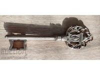 Cheie de bronz masiv simbol al Zurichului pentru cunoscători