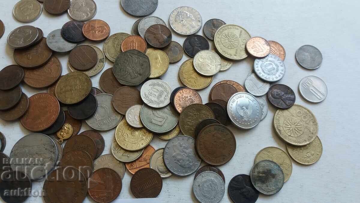 Delivery of 100 FOREIGN COINS FROM AROUND THE WORLD Delivery of 100 FOREIGN COINS FROM AROUND THE WORLD