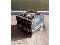 Excellent wooden box for connoisseurs