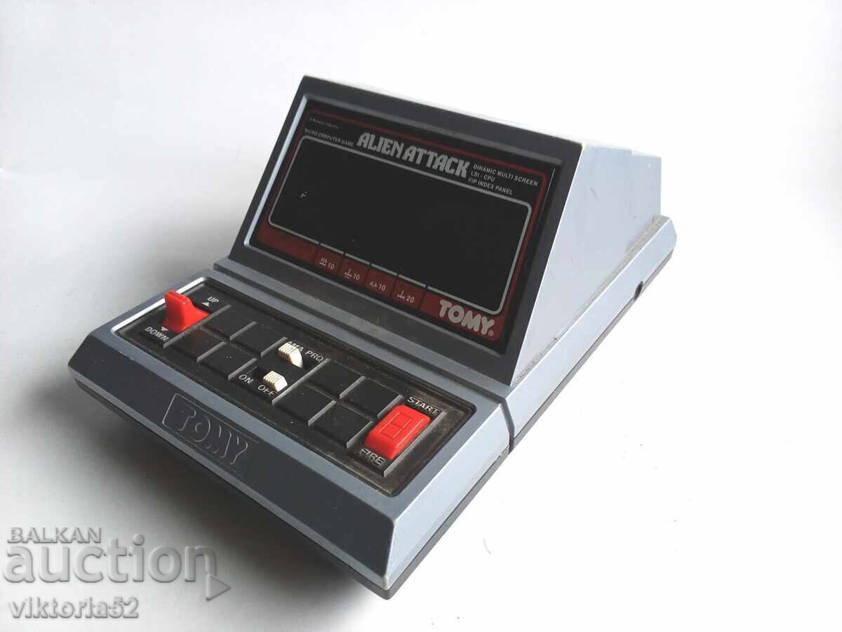 Delivery of Old children's LED electronic game from the 1980s. Delivery of Old children's LED electronic game from the 1980s.