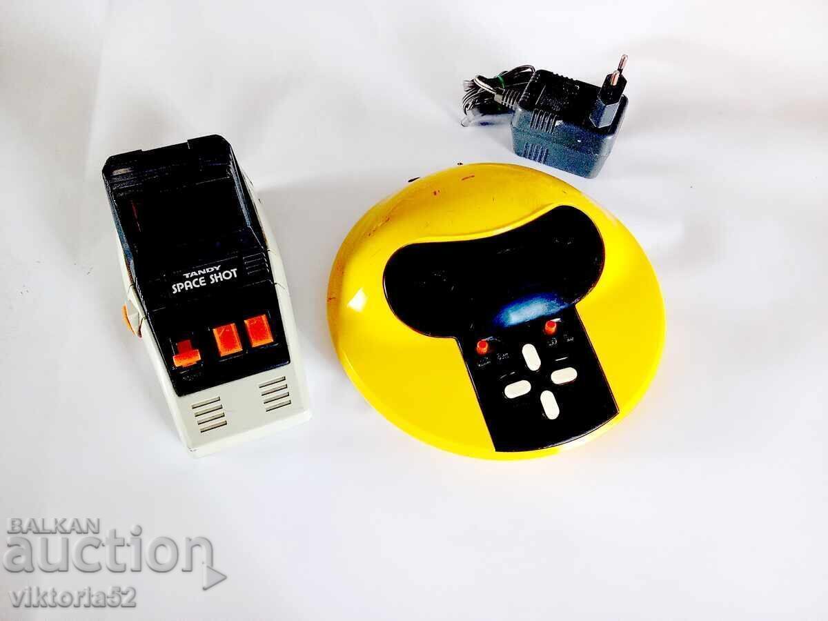 Două jocuri electronice LED pentru copii vechi din anii 1980. cu preț 145.00 BGN | € 74.14
