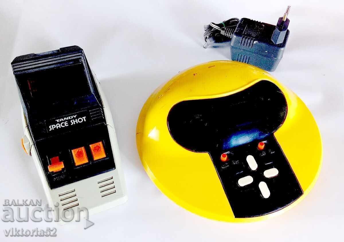 Două jocuri electronice LED pentru copii vechi din anii 1980.