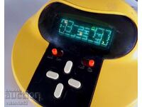 Două jocuri electronice LED pentru copii vechi din anii 1980.