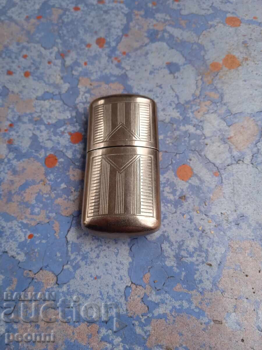 Brichetă veche pe benzină -2 Brichetă veche pe benzină -2