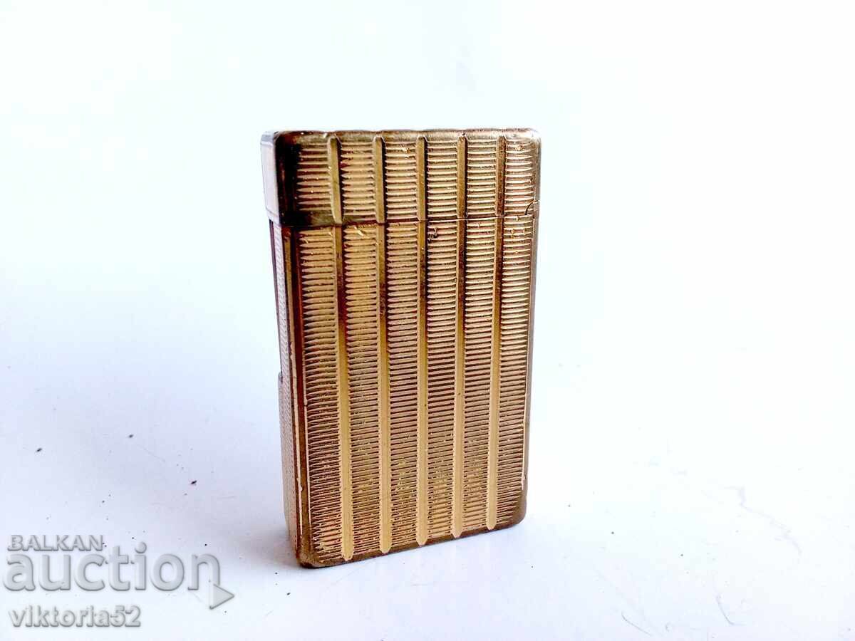 ST DUPONT LIGHTER GOLD MODEL with price 160.00 BGN | € 81.81 ST DUPONT LIGHTER GOLD MODEL with price 160.00 BGN | € 81.81