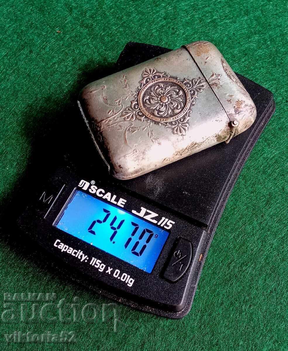 Veche cutie de chibrituri victoriană din secolul al XIX-lea cu preț 70.00 BGN | € 35.79 Veche cutie de chibrituri victoriană din secolul al XIX-lea cu preț 70.00 BGN | € 35.79