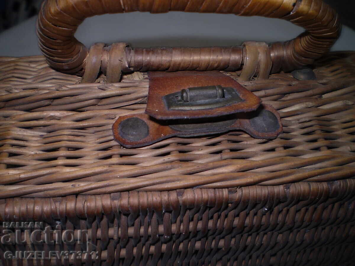 Old small decorative suitcase Retro wicker picnic basket with price 99.00 BGN | € 50.62 Old small decorative suitcase Retro wicker picnic basket with price 99.00 BGN | € 50.62