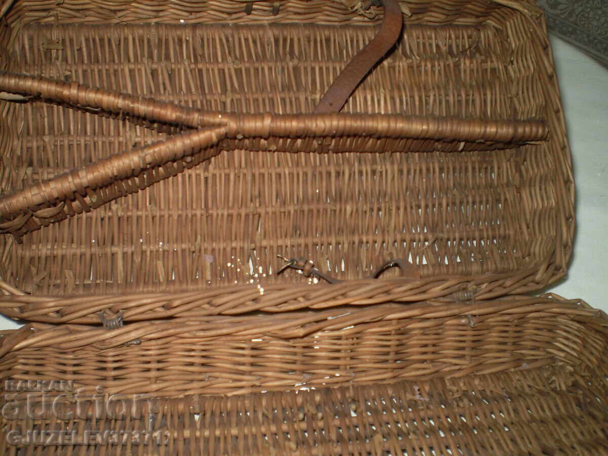 Old small decorative suitcase Retro wicker picnic basket - 6 Old small decorative suitcase Retro wicker picnic basket - 6