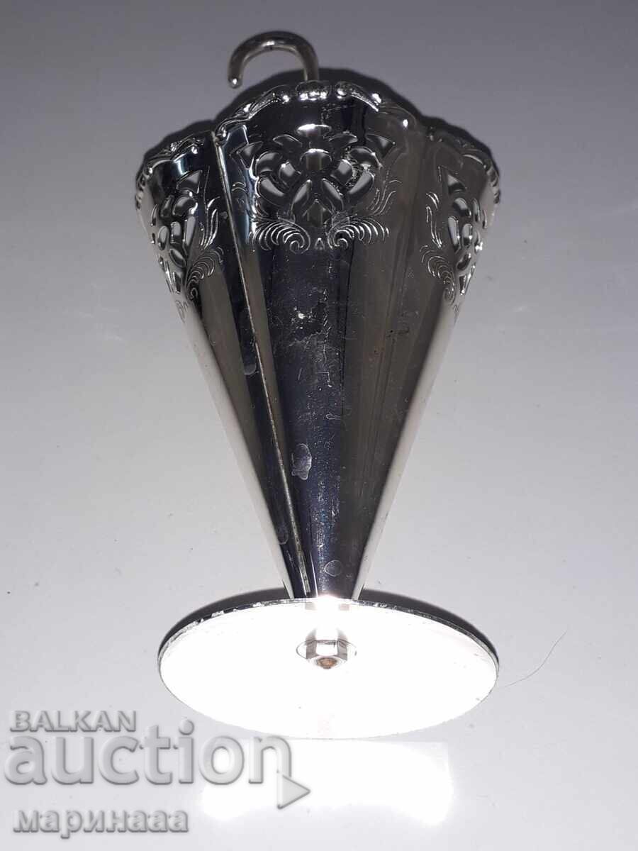 Delivery of NAPKIN HOLDER. SILVER-PLATED BRASS Delivery of NAPKIN HOLDER. SILVER-PLATED BRASS