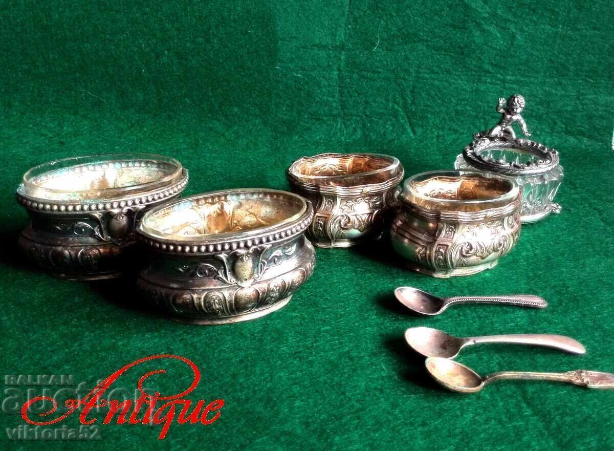 Delivery of Vintage silver-plated dishes and a salt, pepper and caviar spoon with a Delivery of Vintage silver-plated dishes and a salt, pepper and caviar spoon with a