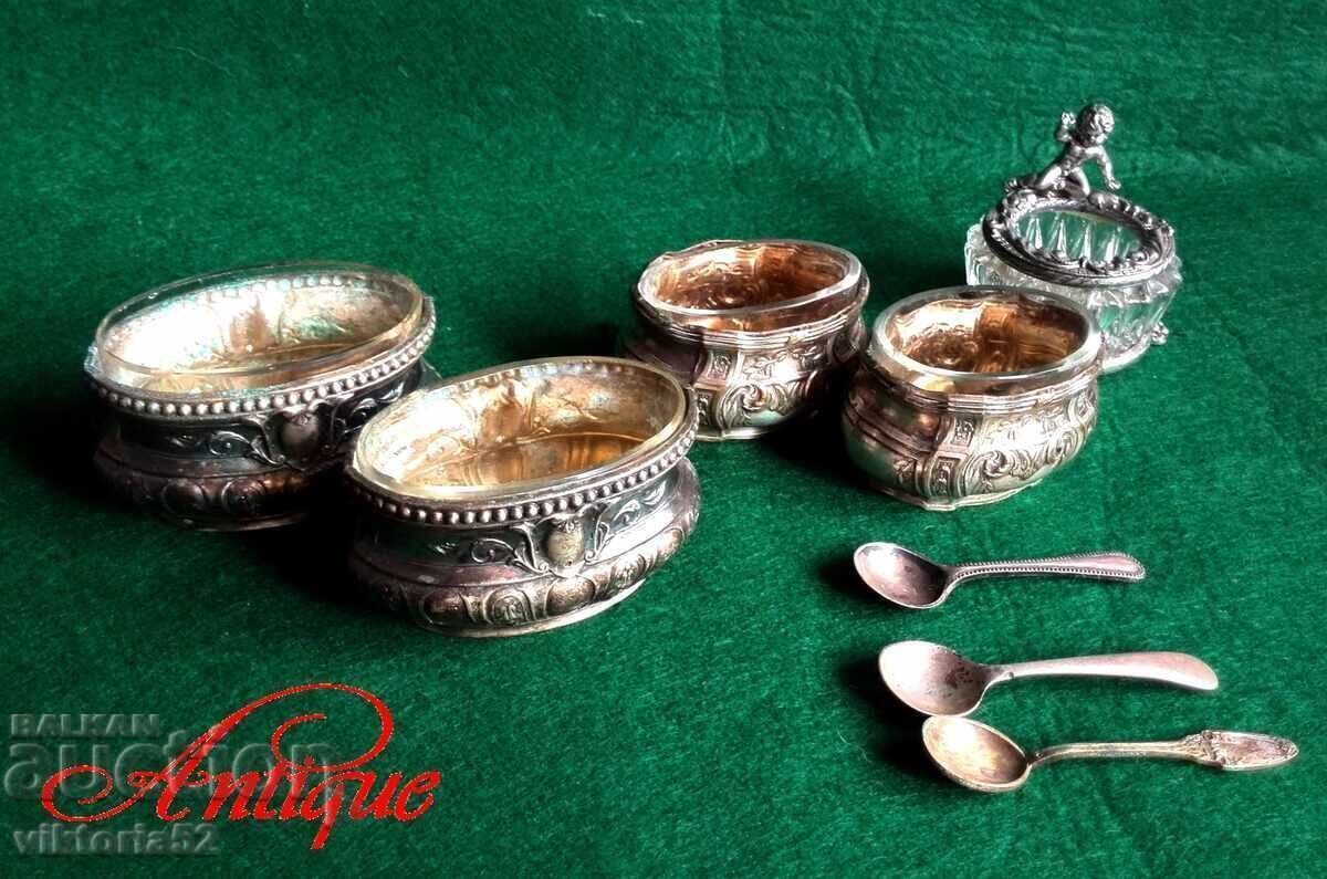Vintage silver-plated dishes and a salt, pepper and caviar spoon with a - 5 Vintage silver-plated dishes and a salt, pepper and caviar spoon with a - 5