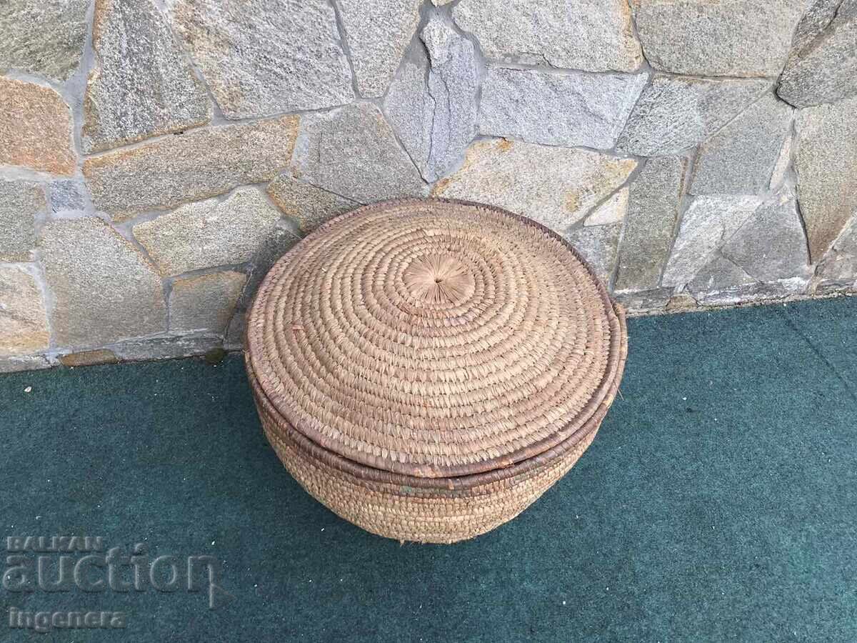 Auction BASKET PANEL WITH LARGE WICKEN RATTAN Auction BASKET PANEL WITH LARGE WICKEN RATTAN