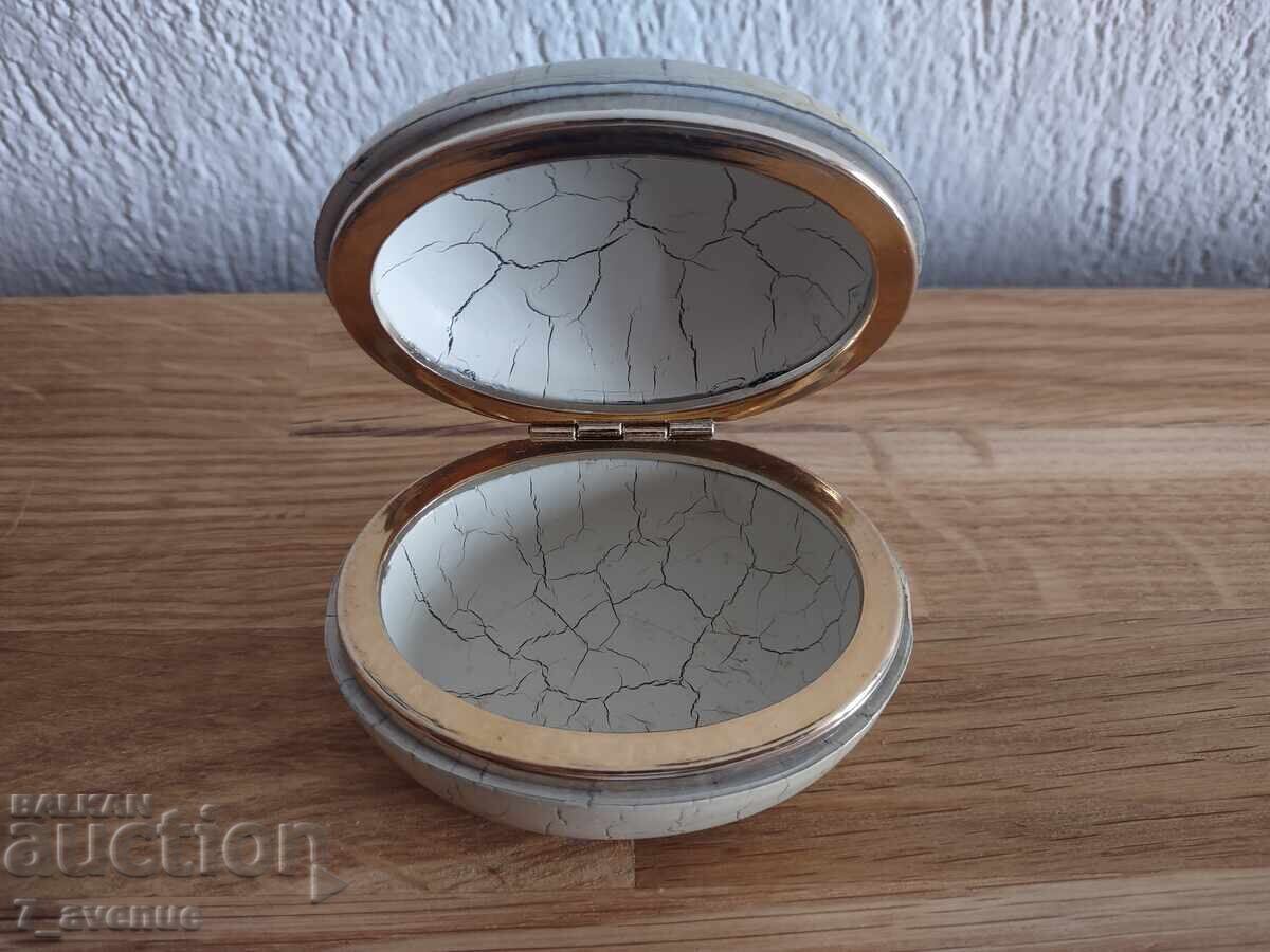 Jewelry box, ellipse, interesting, 27.02.2025 with price 59.00 BGN | € 30.17 Jewelry box, ellipse, interesting, 27.02.2025 with price 59.00 BGN | € 30.17