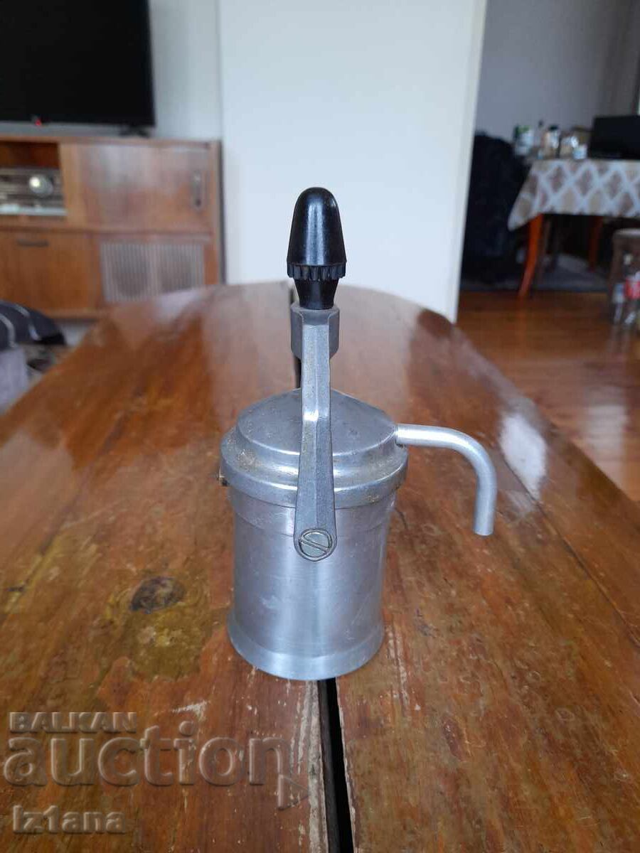 Стара кафеварка с цена 27.00 лв. | € 13.80 Стара кафеварка с цена 27.00 лв. | € 13.80