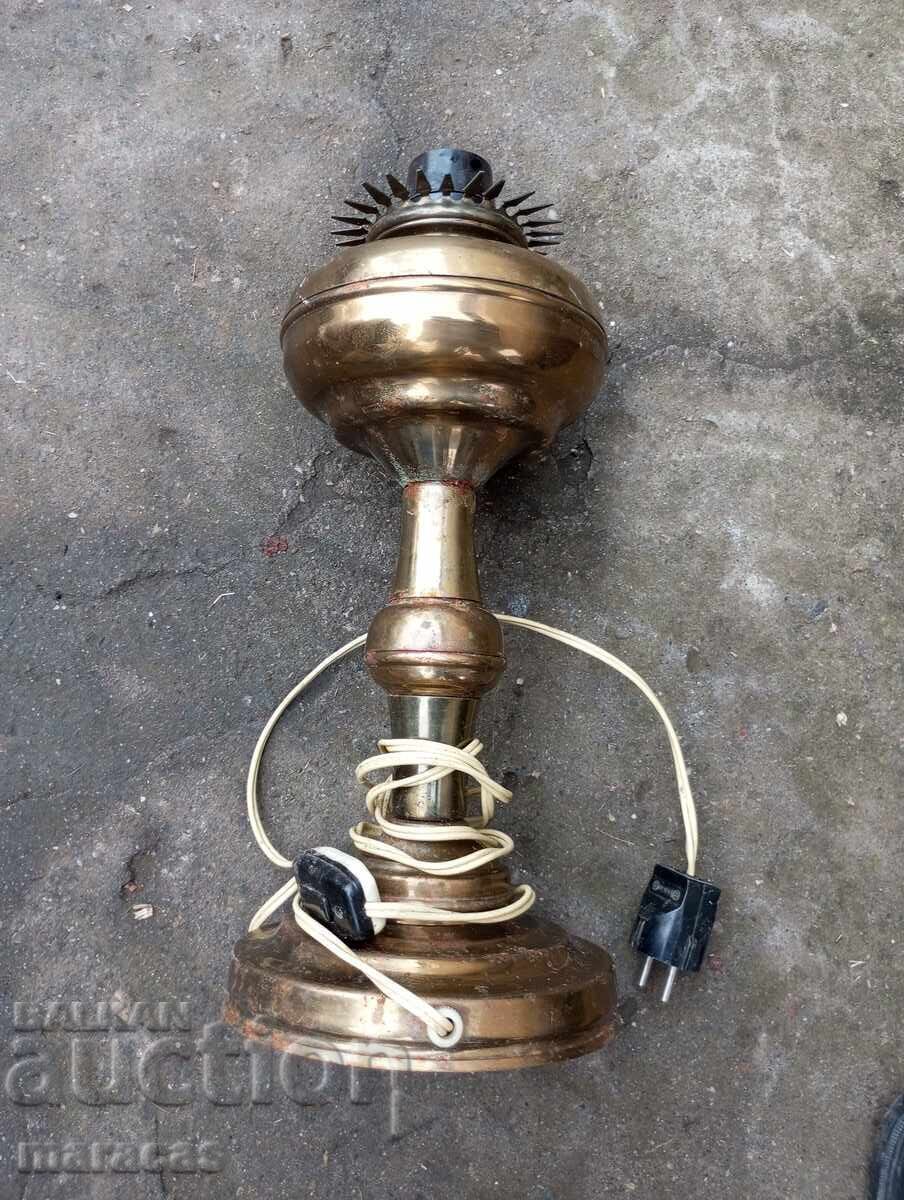 O lampă veche cu preț 30.00 BGN | € 15.34 O lampă veche cu preț 30.00 BGN | € 15.34