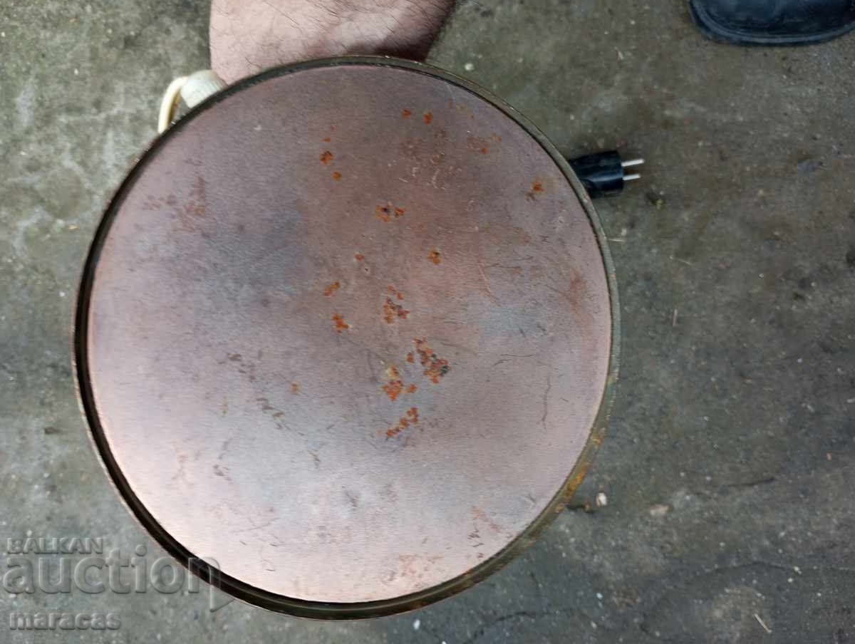 Licitație O lampă veche Licitație O lampă veche