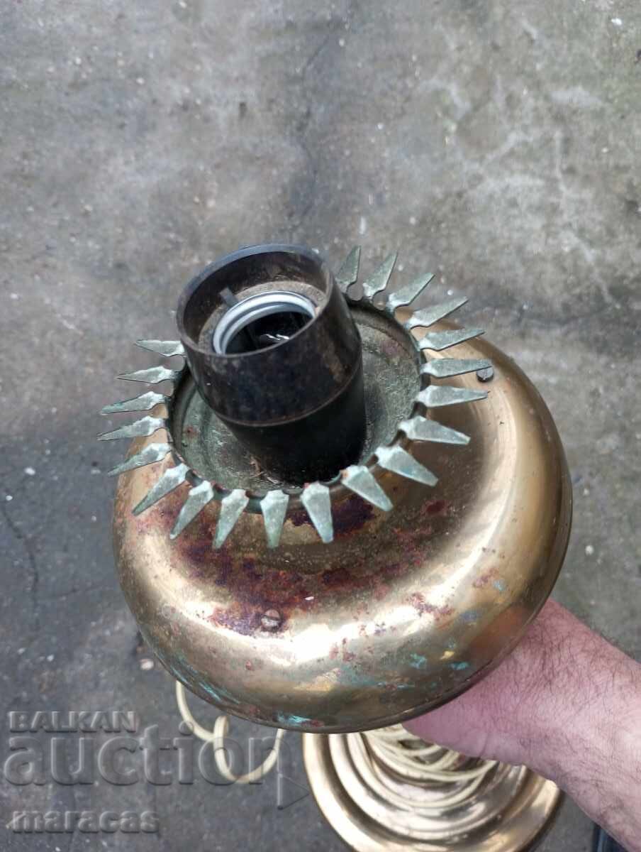 Livrarea O lampă veche Livrarea O lampă veche