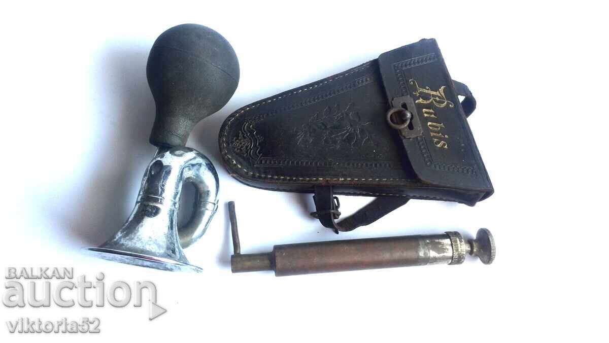 Auction Chrome metal bicycle wheel and bicycle bag Auction Chrome metal bicycle wheel and bicycle bag