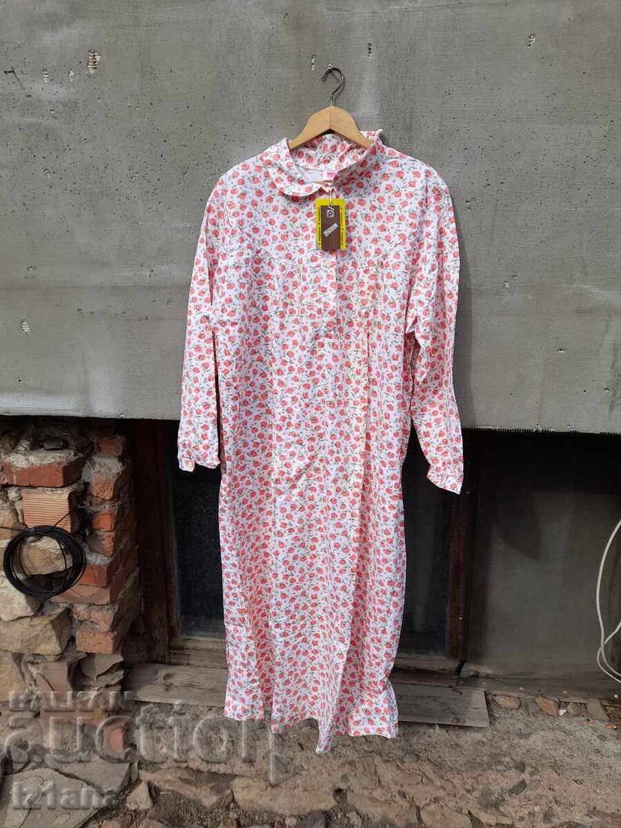 Cămașă de noapte de bătrână