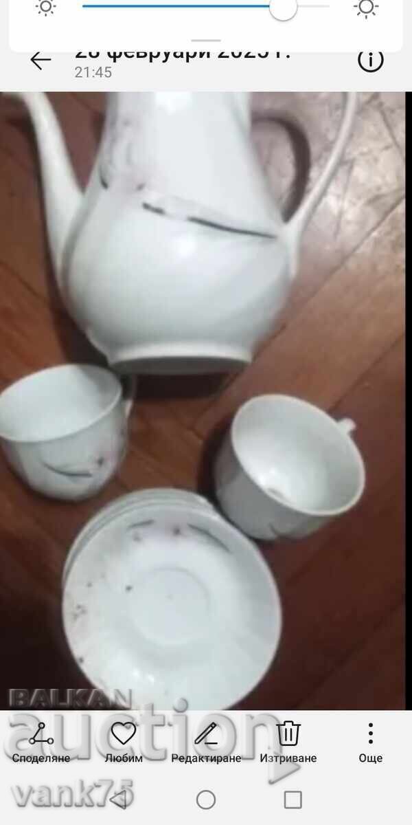 Τσαγιέρα 4 πιάτα και δύο φλιτζάνια Τσαγιέρα 4 πιάτα και δύο φλιτζάνια